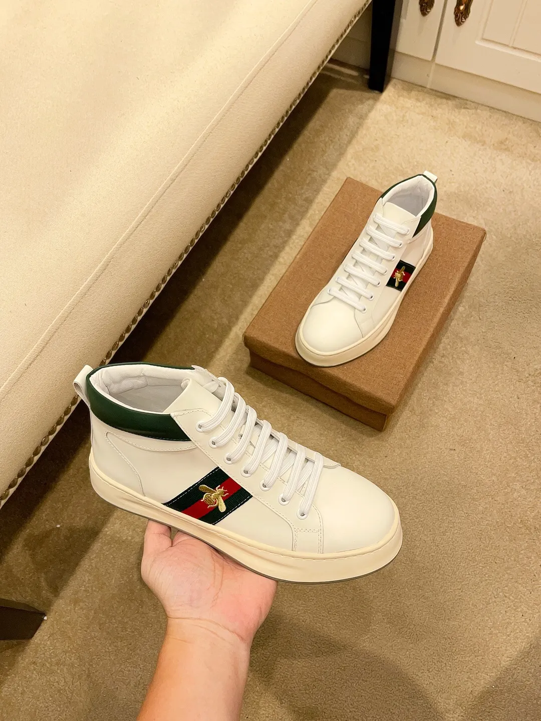 Factory price 440 [Gucci] Gucci's latest high-top casual Korean-style men's shoes, brand new autumn and winter design, perfect workmanship, cabinet quality, upper: cowhide material, leather lining; soft and comfortable, rubber outsole ultra-light, wear-resistant, simple, versatile fashion men's shoes, color optional, size 38--44